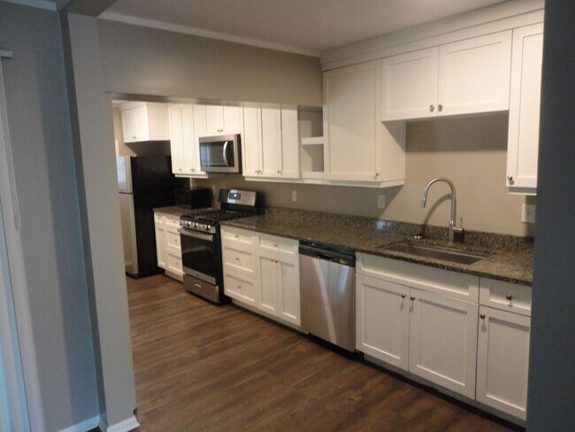Photo - 4 Bedroom/2 Bath located in Golf Club Manor