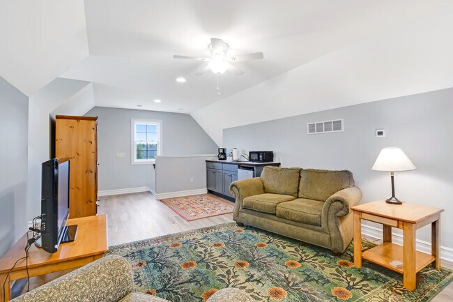 Sitting area with TV - 8996 S Mill Rd