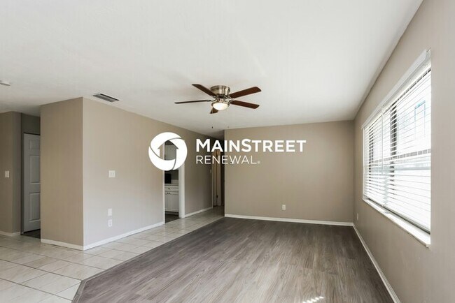 Photo - 3 Bedroom Pet-Friendly Home in St Petersburg, FL with Main Street Renewal