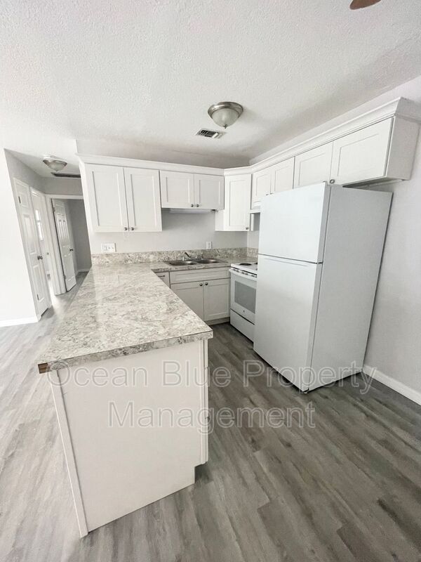 Photo - 327 S Fernwood Ave Unit 1