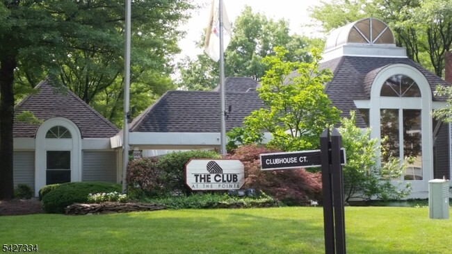 Building Photo - 352 Greenbriar Dr Unit 4