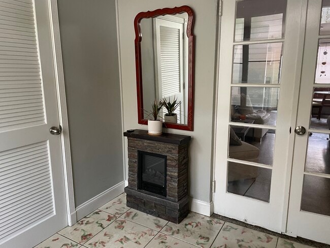 Entry way - 1505 White St Unit Large Two bedroom
