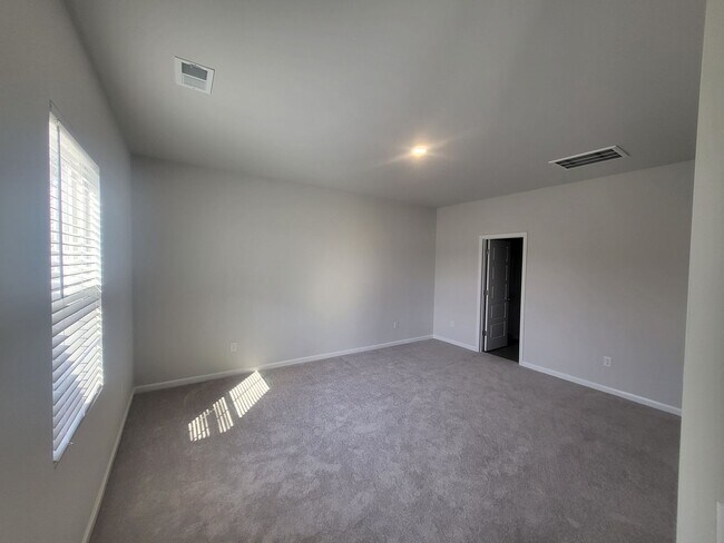 Photo - 5 bedroom/2.5 bath home in Saddle Ridge