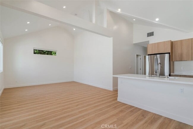 Photo - 7570 Chaminade Ave