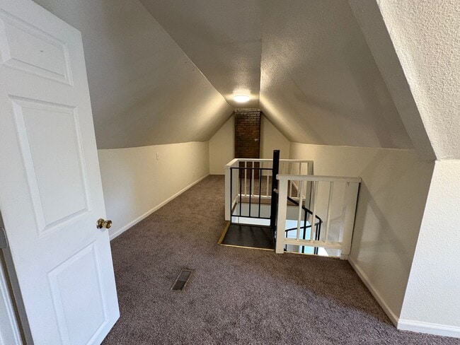 Photo - 1065 College St Unidad D