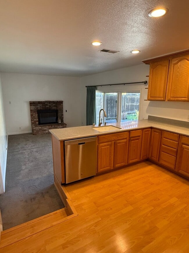 Photo - 7389 Newcastle Ln