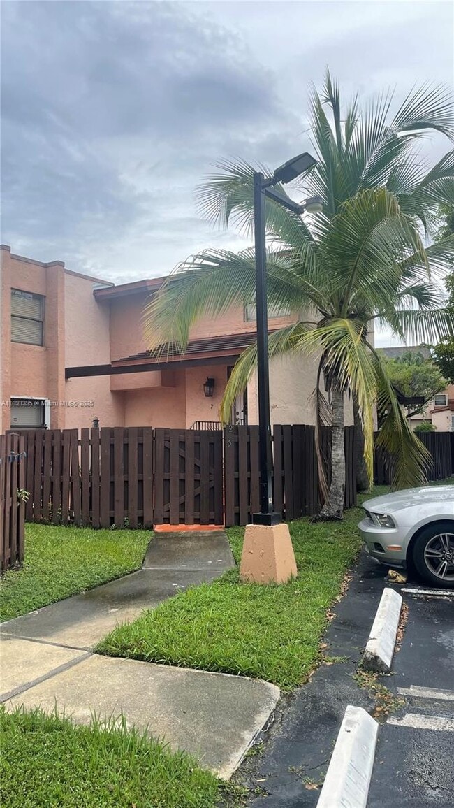 Building Photo - 575 W Park Dr Unit 205