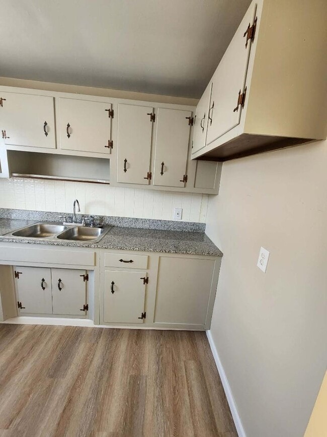 Photo - 1654 Abbott Rd