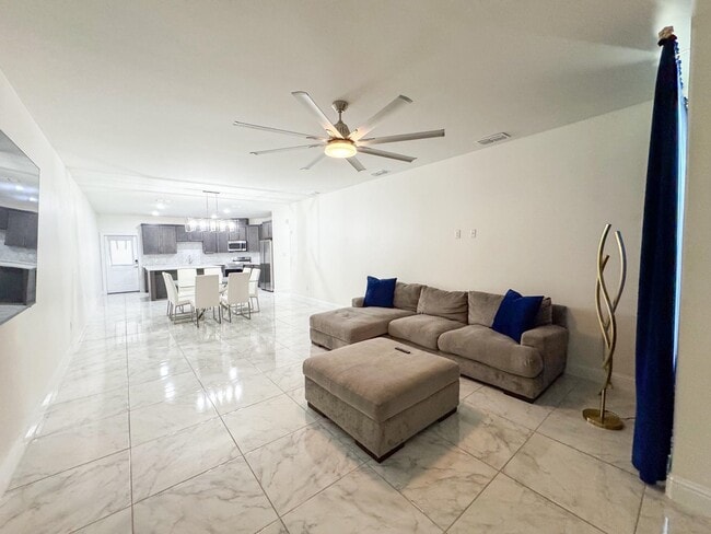 Photo - 1421 Eagles Ln