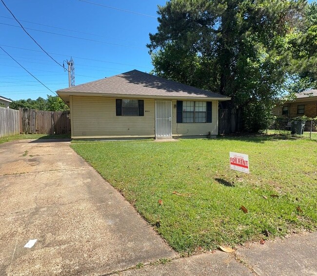 Building Photo - Beautifully Updated 3 bedroom 2 bath home