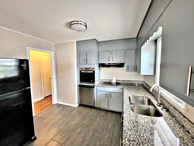 Photo - 2 Bedroom / 1 Bath Apartment