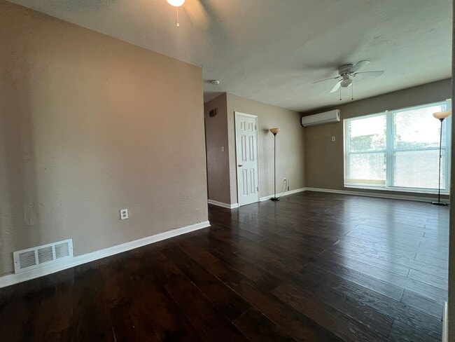 Photo - $1,350 ** Annual Lease ** 2 Bedroom / 1 Ba...