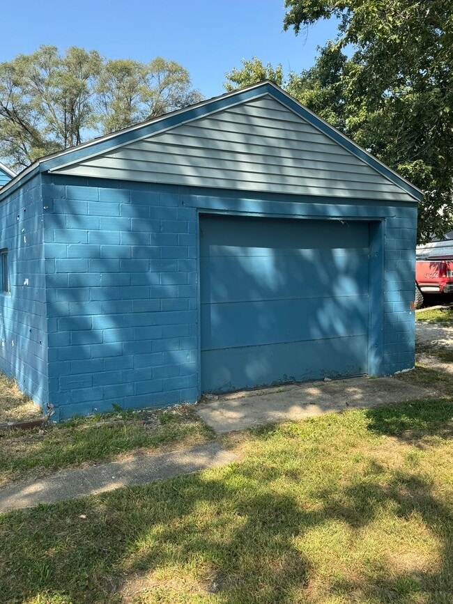 Photo - Nice affordable single family home with ga...