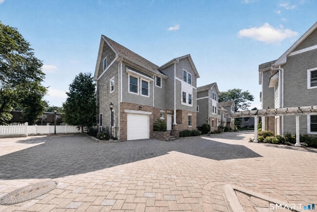 Building Photo - 88 Maple Tree Ave Unit E