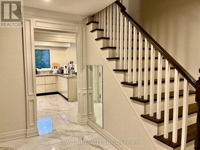 Photo - 271 Lawson St