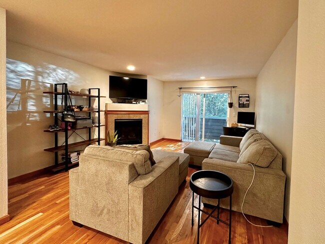Photo - 306 N 138th St