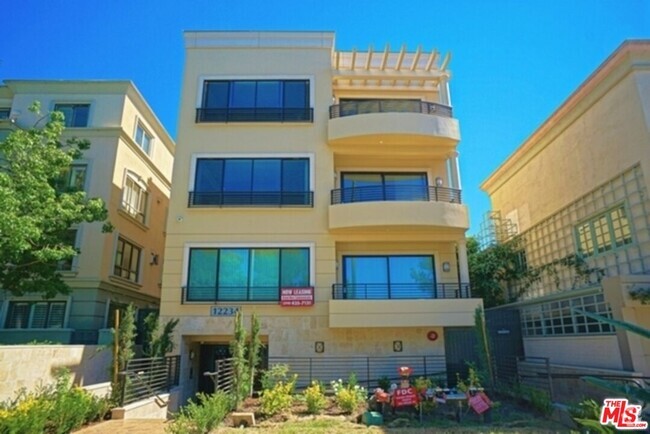 Building Photo - 12234 Montana Ave Unit 202 Rental