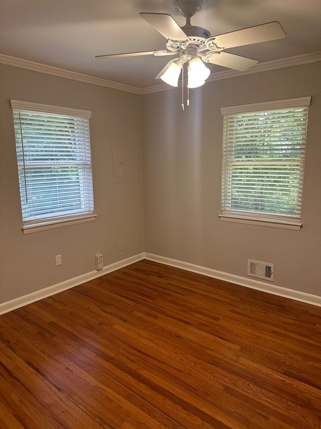 406 Holly Dr