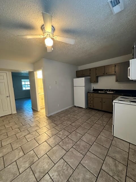 Photo - 400 Douglas Dr