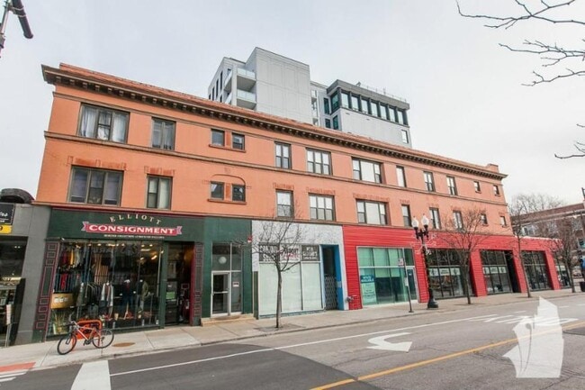 Building Photo - 1 bedroom in CHICAGO IL 60657 Unit 2F
