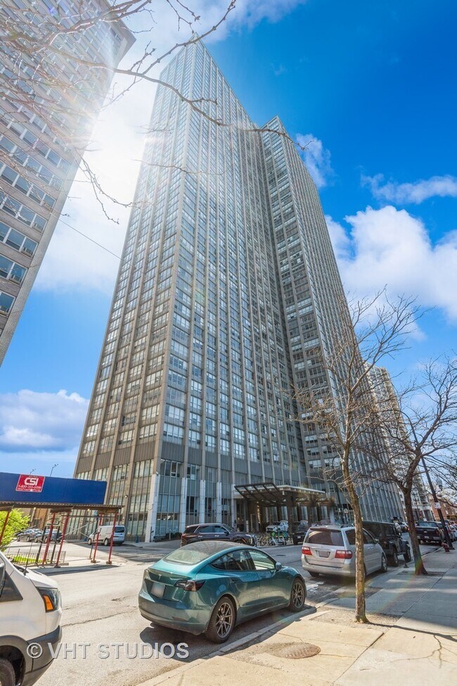 Photo - 655 W Irving Park Rd Unidad 5003 Rental