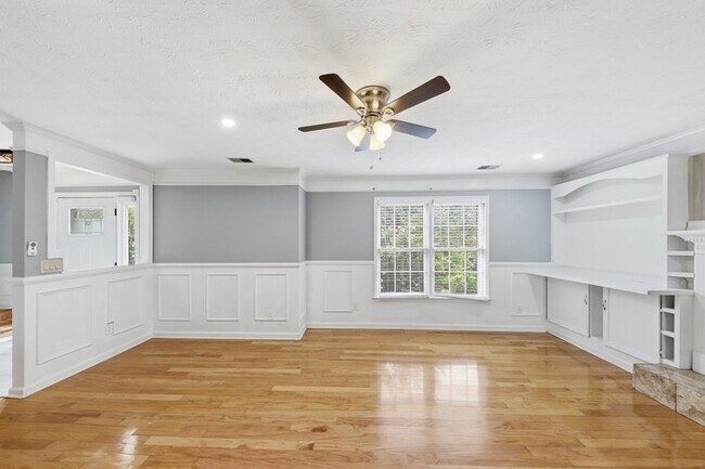 Photo - 310 Crescentview Ct