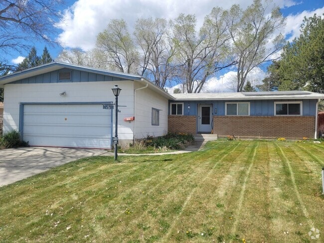 Building Photo - 3 Bedroom in Elko Rental