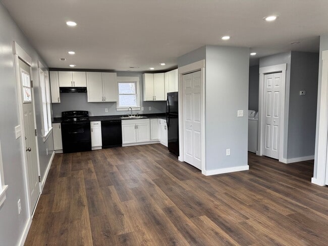 Building Photo - 913 E Myrtle Ave Unit 1