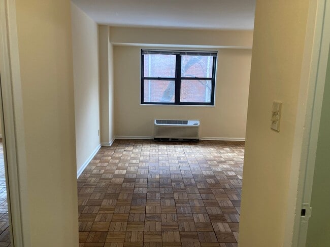 Photo - Fantastic Studio in Adams Morgan - Utilities Included - Available Now! Unidad 302
