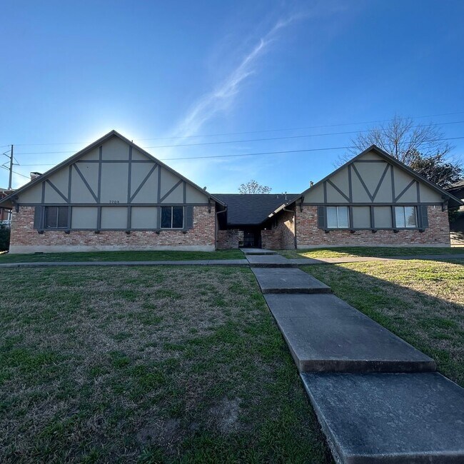 Photo - 7208 Creekside Dr