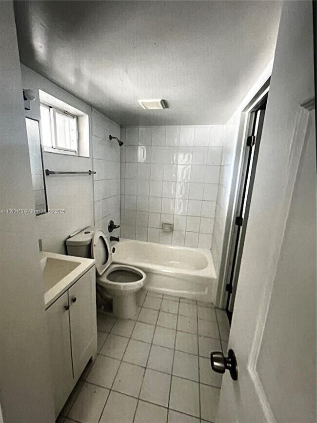 Photo - 201 NW 7th St Unidad 206