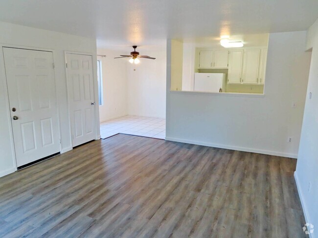 Building Photo - 3 bed, 2 bath Condo in San Diego's Linda V... Unit 95