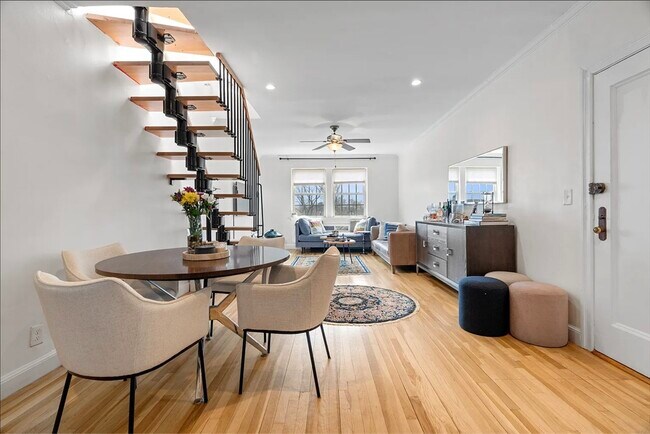 Building Photo - 1496 Beacon St Unit 6 Rental