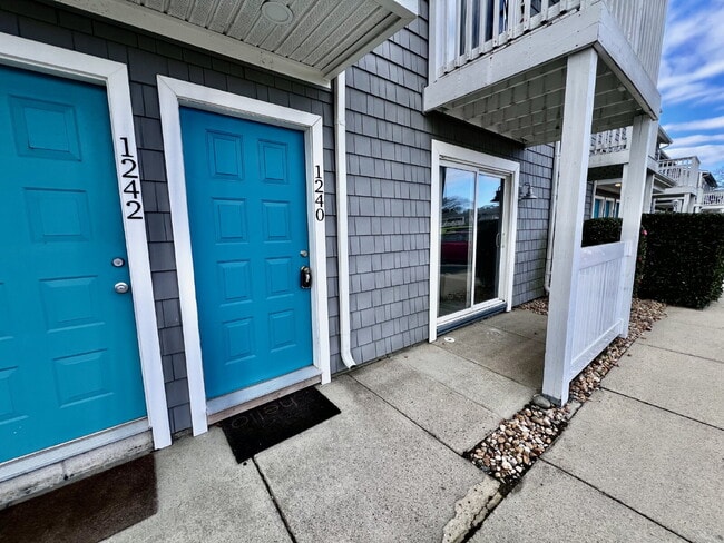 Photo - AMAZING 2 BED / 2 BATH CONDO – ONLY 8 BLOCKS FROM THE BEACH!