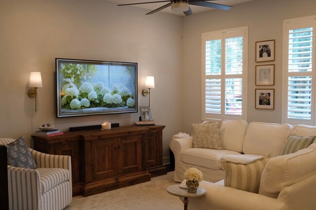Photo - 689 Oak Lake Ln