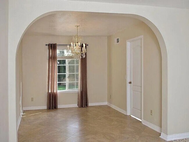 Photo - 19538 Kilfinan St