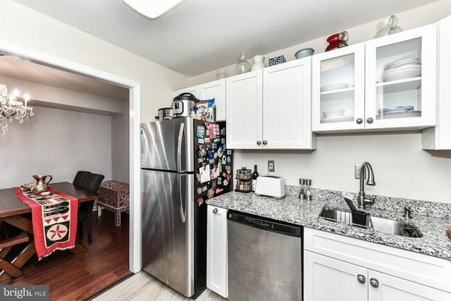 Building Photo - 6147 Leesburg Pike Unit 101 Rental