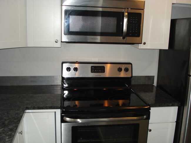 Stainless appliances - 1200 2nd St Apartments Unit 7