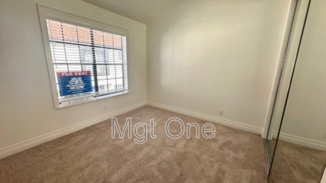 Photo - 819 W 15th St
