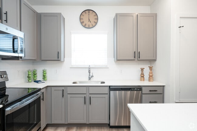 1BR, 2BA - 820SF - Kitchen - Seagrass Cottages at Northshore