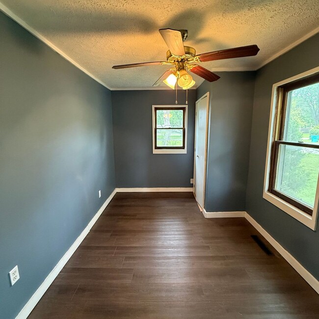 Photo - 3 bedroom 1 bath Bungalow with Large fenced in back yard available now.