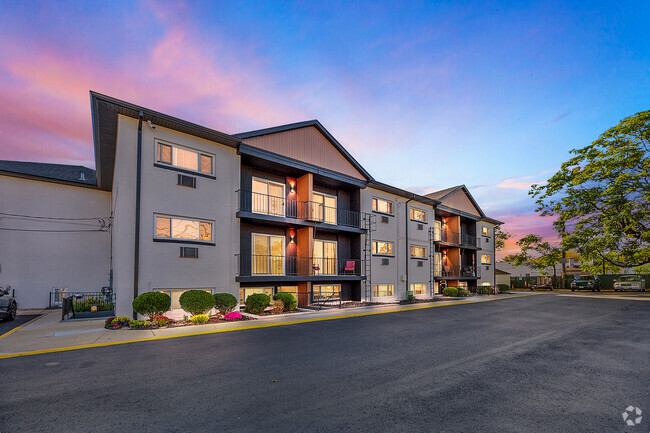 Building Photo - Greenway Village Apartments