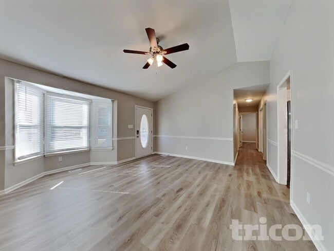 Photo - 101 N Lakeside Dr