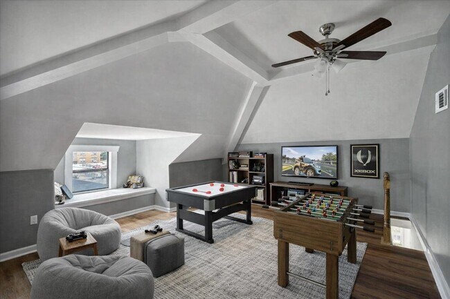 Photo - 156 N Tucker St