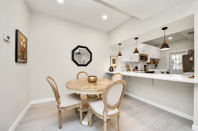 Photo - 2001 Bering Dr Unit 8J