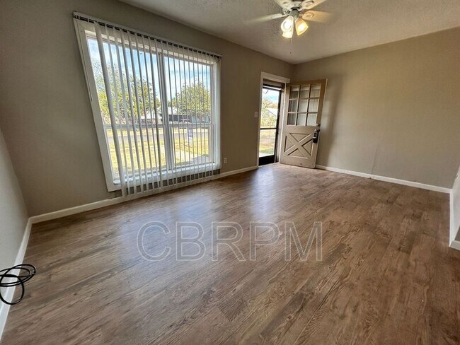 Photo - 1313 25th St