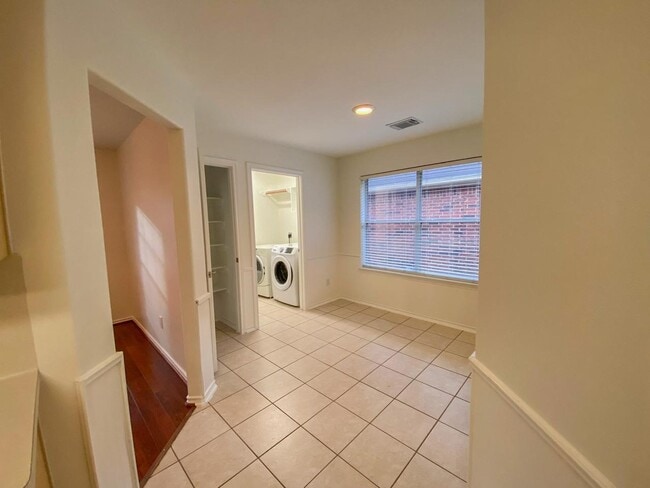 Building Photo - 54 N Queenscliff Cir