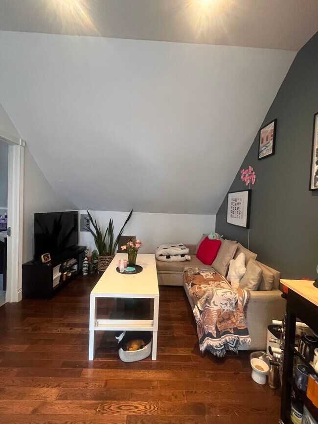 Photo - 321A Augusta Av Unit C