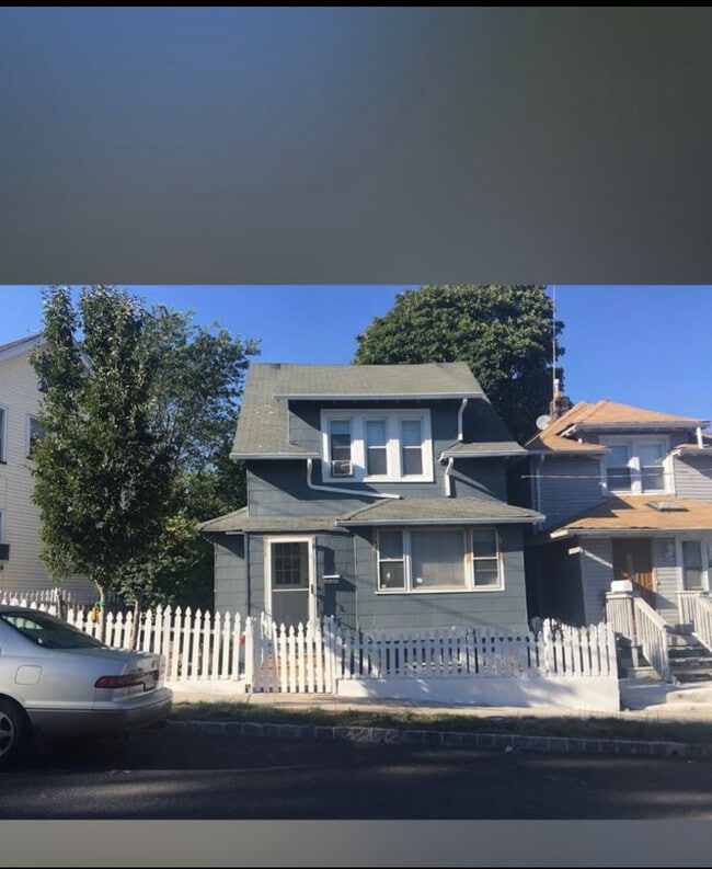Building Photo - 21 Elm St Rental