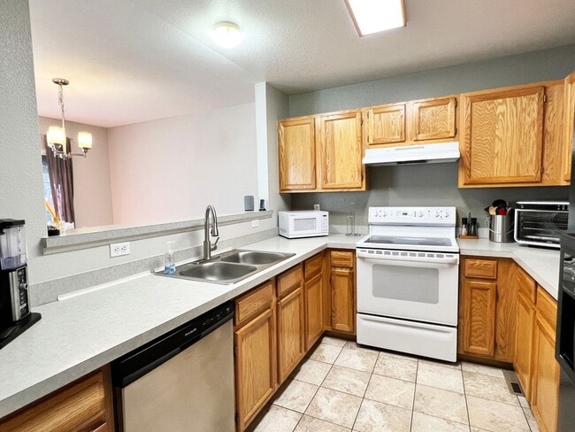 Photo - 3 Bedroom / 3.5 Bathroom / 2 Car Garage Townhome in a quiet and sought-after area!